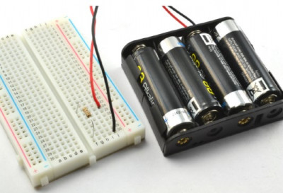 Schematic diagram of the experiment with resistive heater assembly
